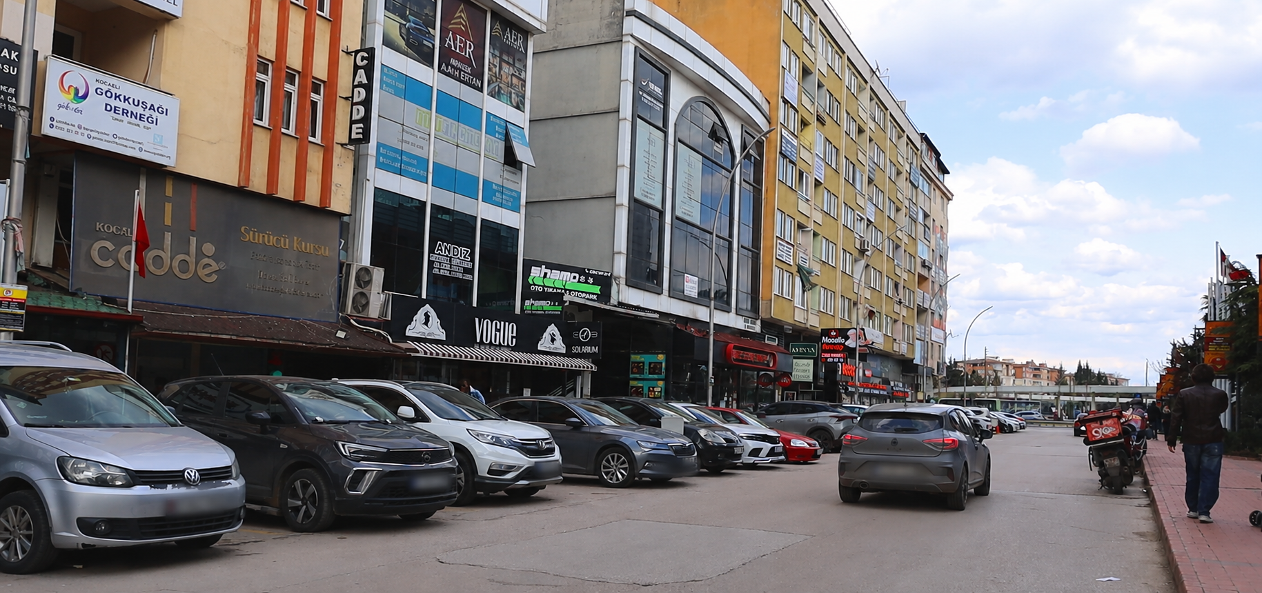 İzmit Yol Üstü Otopark (Berk Sok.)